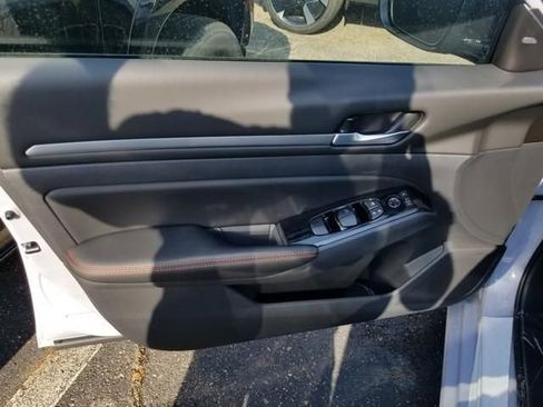 New 2025 Nissan Altima 2.5 SR image 7