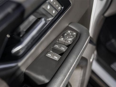 Used 2025 GMC Yukon XL Denali image 23