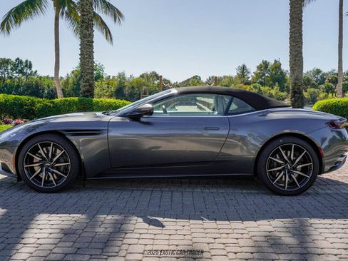 Used 2020 Aston Martin DB11 Volante image 23
