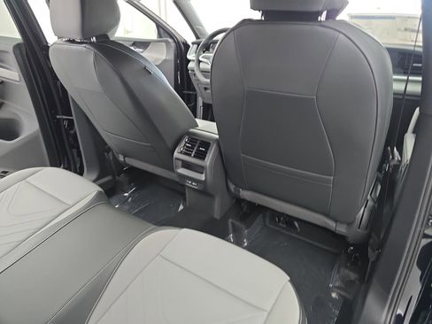 New 2026 Volkswagen Tiguan SE R-Line FWD image 11