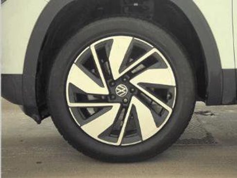 Used 2024 Volkswagen Atlas SE image 29