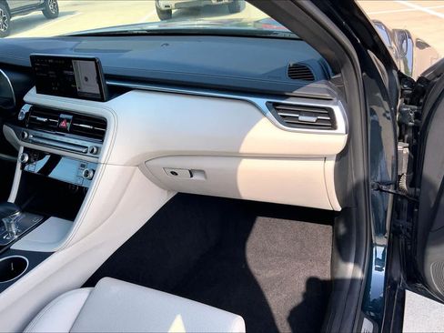 Used 2025 Genesis G70 2.5T RWD image 18