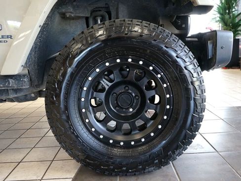 Used 2017 Jeep Wrangler Unlimited Rubicon AWD/4WD image 53