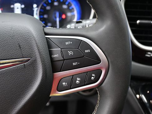 Used 2025 Chrysler Pacifica Select FWD image 20