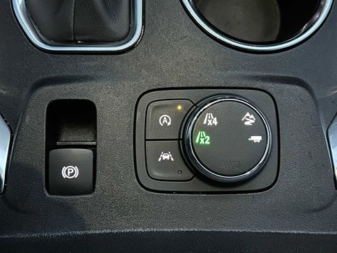 Used 2023 Chevrolet Traverse LT w/ LPO, Floor Liner Package image 32