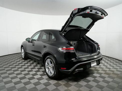 Certified 2025 Porsche Macan image 34