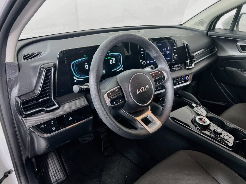 Used 2025 Kia Sportage LX FWD image 7