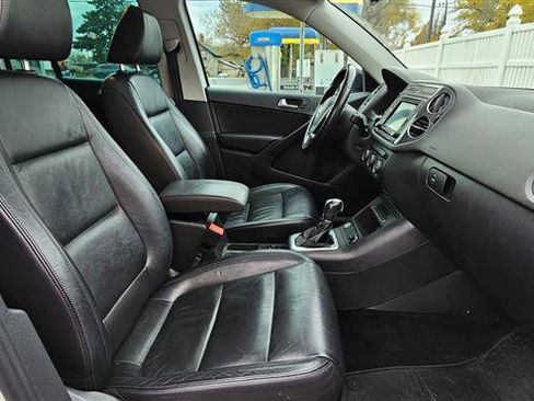 Used 2017 Volkswagen Tiguan Sport image 16