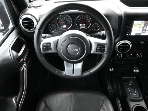 Used 2016 Jeep Wrangler Unlimited Rubicon image 26