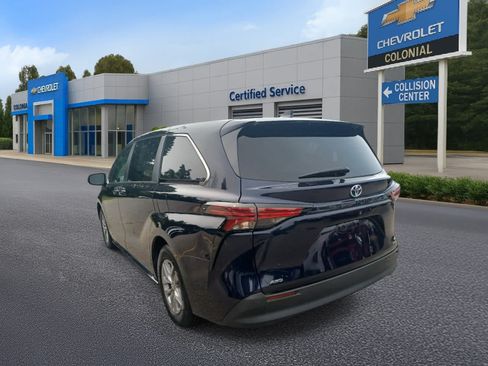 Used 2021 Toyota Sienna LE AWD/4WD image 5