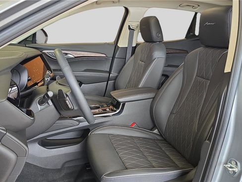 Used 2023 Buick Envision Avenir image 11