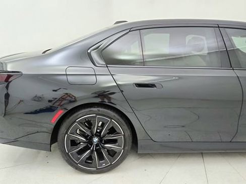 Used 2026 BMW 740i w/ Premium Package RWD image 18