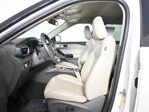 Used 2022 Ford Explorer Platinum w/ Equipment Group 601A AWD/4WD image 22