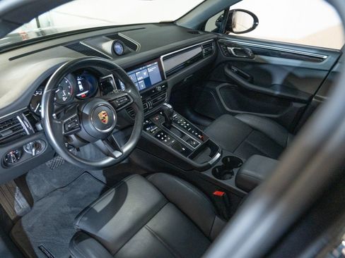 Certified 2023 Porsche Macan AWD/4WD image 4
