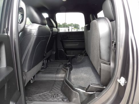 Used 2023 RAM 5500 Tradesman w/ Chrome Appearance Group AWD/4WD image 32