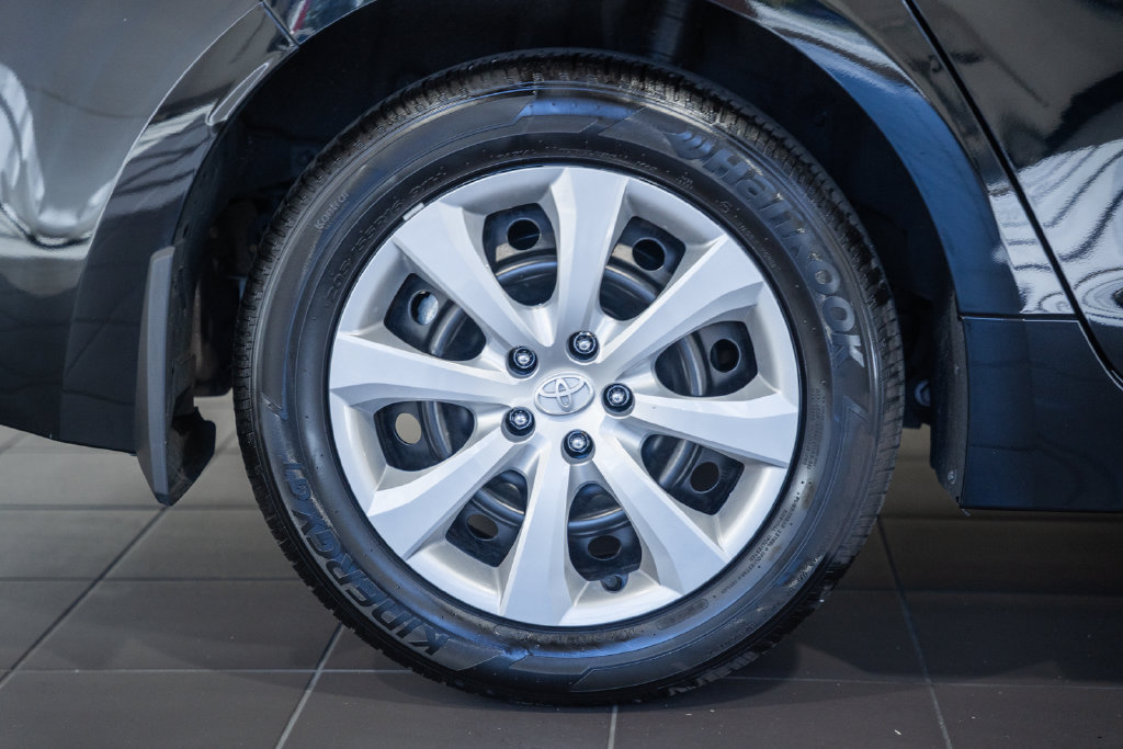 Used 2025 Toyota Corolla LE FWD image 11