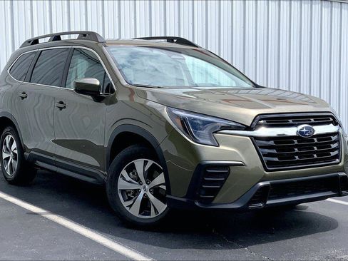 Used 2025 Subaru Ascent Premium AWD/4WD image 2