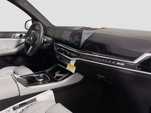 New 2026 BMW X5 xDrive40i w/ M Sport Package AWD/4WD image 27