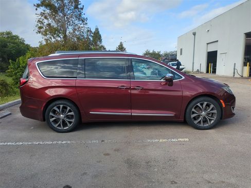 Used 2018 Chrysler Pacifica Limited w/ Tire & Wheel Group image 5