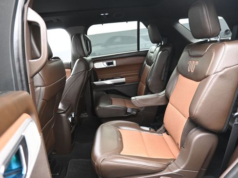 Used 2021 Ford Explorer King Ranch w/ Premium Technology Package image 16