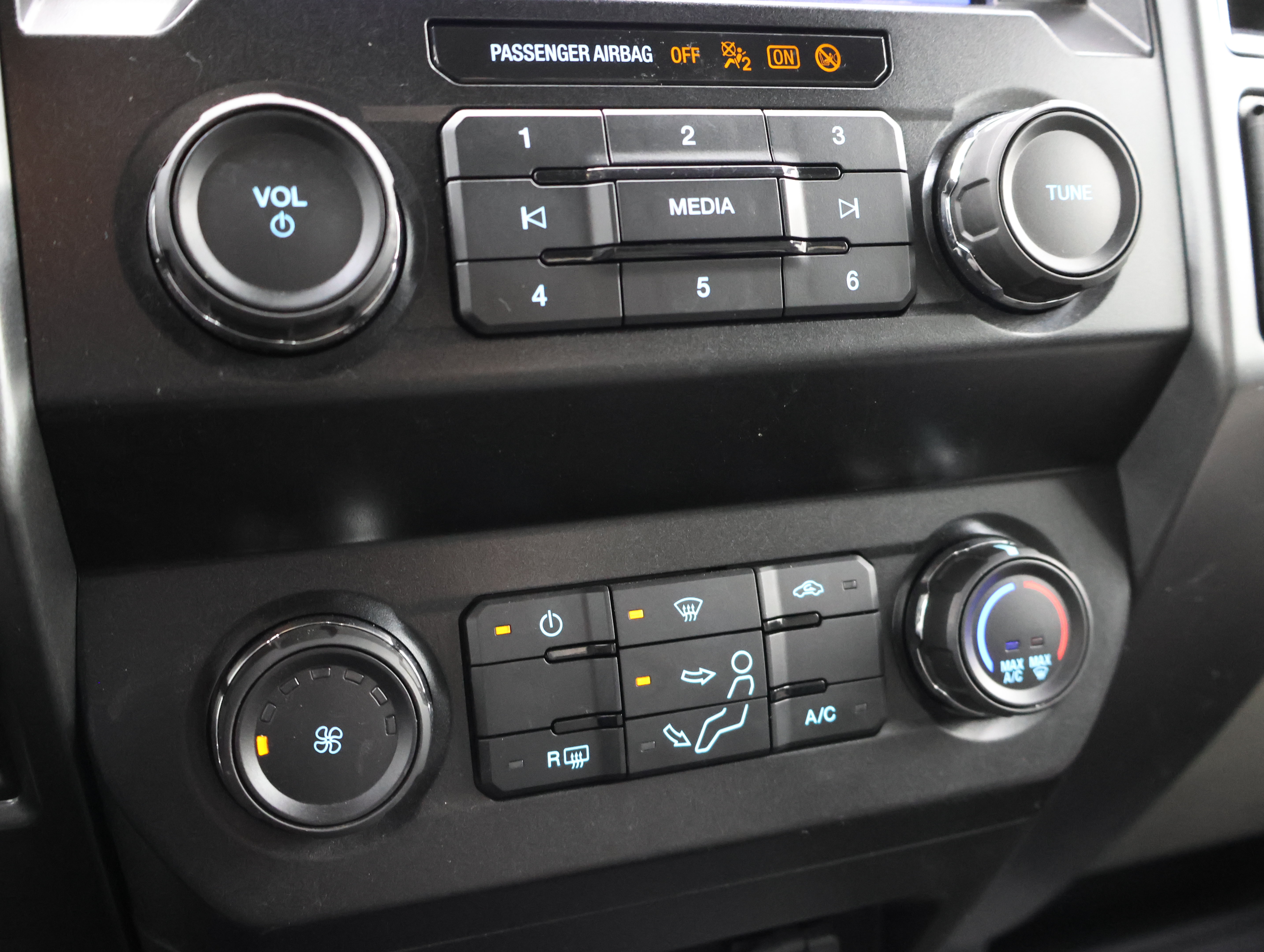 Used 2020 Ford F250 XLT w/ XLT Value Package AWD/4WD image 37