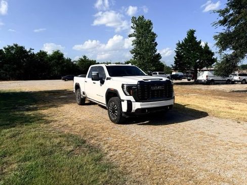 Used 2024 GMC Sierra 2500 Denali Ultimate AWD/4WD image 7