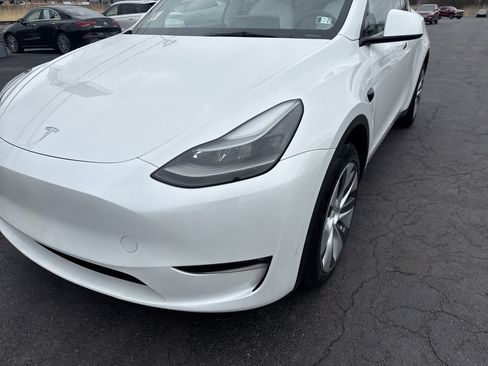 Used 2023 Tesla Model Y Long Range image 9