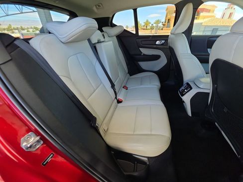 Used 2019 Volvo XC40 T4 Momentum FWD image 28
