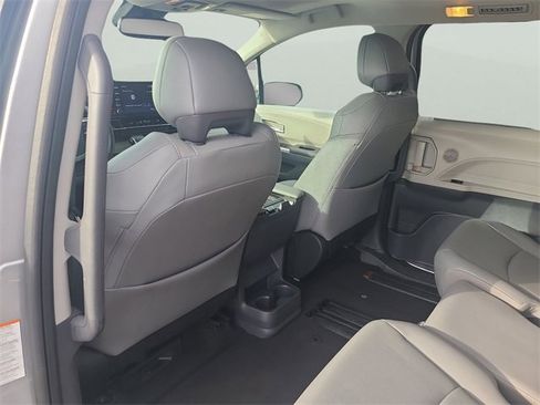 Used 2023 Toyota Sienna XLE image 18