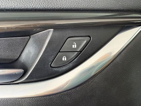 Used 2018 Buick Enclave Essence image 13