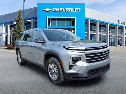 Used 2025 Chevrolet Traverse LT