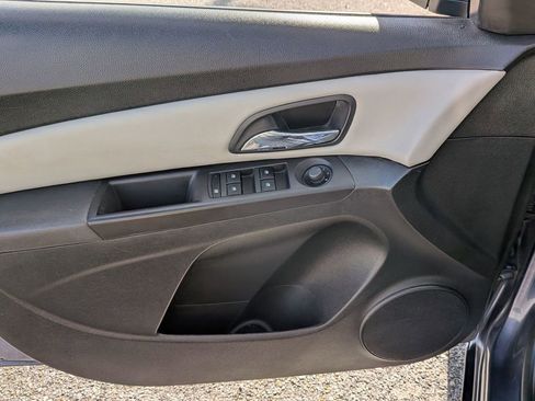 Used 2014 Chevrolet Cruze LS image 12