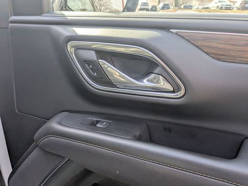 Used 2023 Chevrolet Suburban Premier image 36