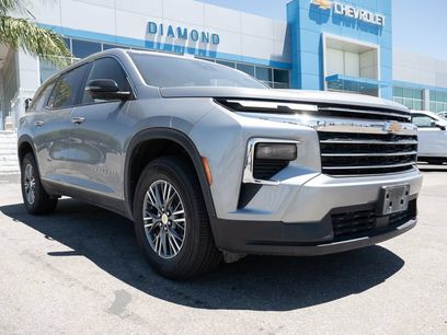 Used 2024 Chevrolet Traverse LT