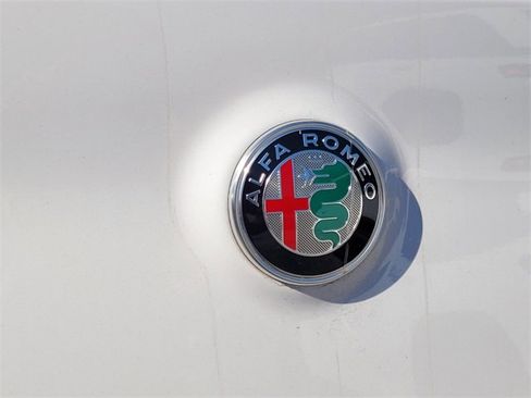 Used 2022 Alfa Romeo Stelvio Ti image 7