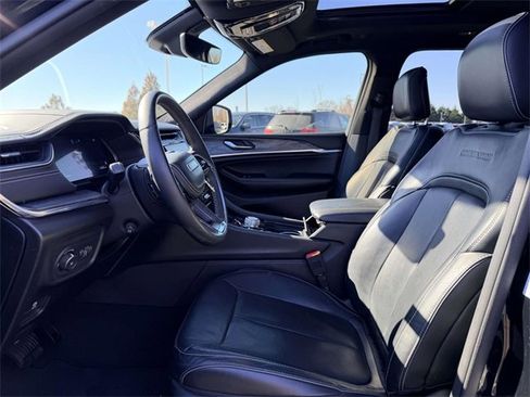 Used 2023 Jeep Grand Cherokee Overland image 16