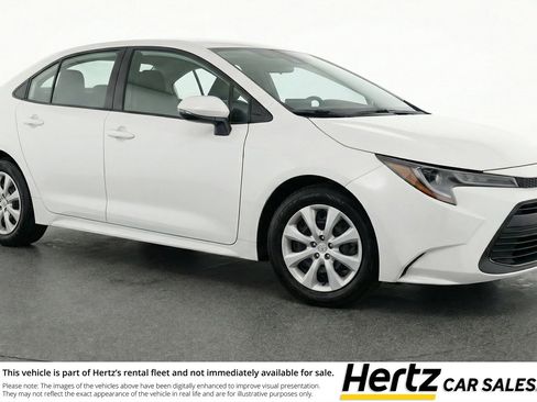 Used 2025 Toyota Corolla LE FWD image 1