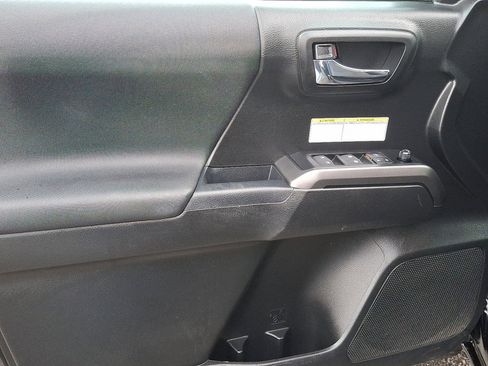 Used 2019 Toyota Tacoma TRD Off-Road image 22