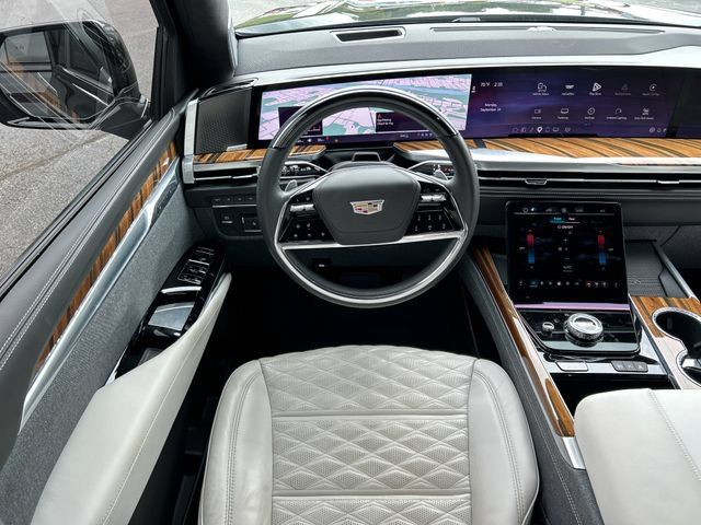 Used 2025 Cadillac Escalade Sport Platinum w/ LPO, Floor Liner Package AWD/4WD image 30