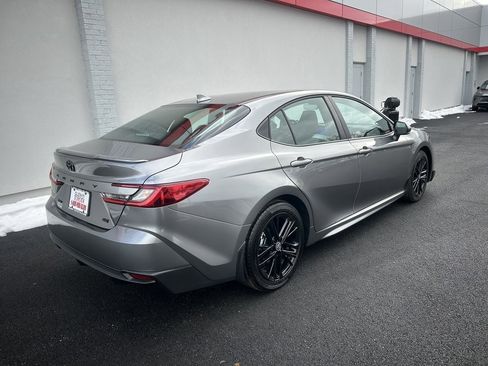 Used 2026 Toyota Camry SE image 4
