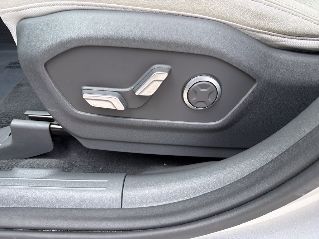 Used 2024 Hyundai Santa Fe Limited FWD image 15