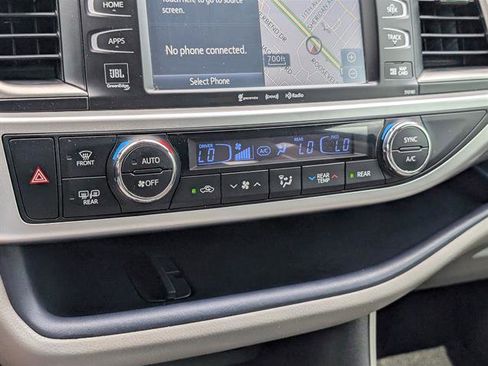 Used 2017 Toyota Highlander Limited image 26