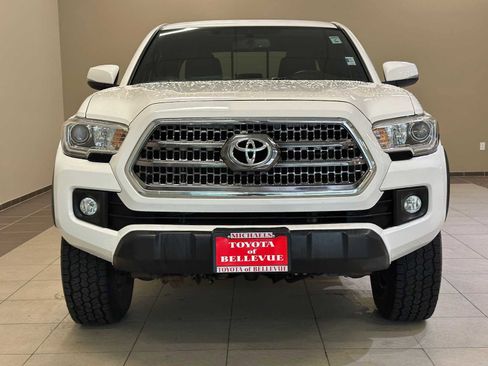 Used 2017 Toyota Tacoma TRD Off-Road image 6
