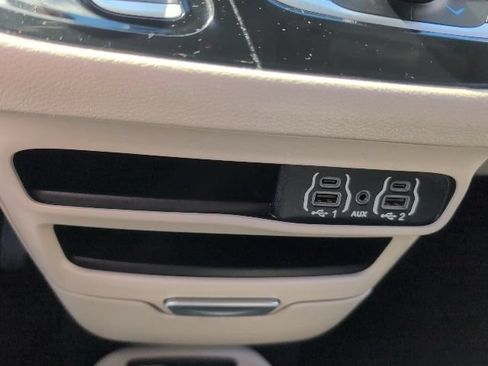 Used 2023 Chrysler Pacifica Touring-L FWD image 32
