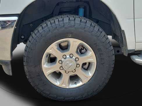 Used 2025 RAM 2500 Big Horn AWD/4WD image 9