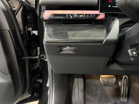 New 2026 BMW 530i xDrive w/ M Sport Package image 30