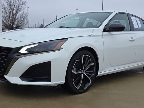 Used 2023 Nissan Altima 2.5 SR image 1