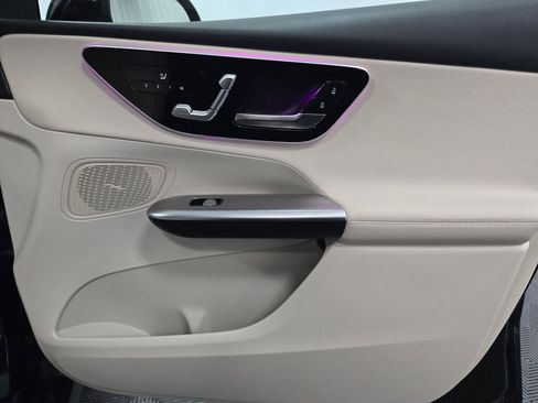 Used 2025 Mercedes-Benz GLC 300 4MATIC image 21