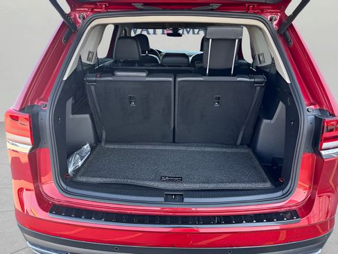 Used 2024 Volkswagen Atlas SE w/ Black Wheel Package FWD image 22