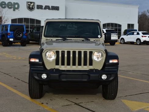 Used 2022 Jeep Wrangler Sport S image 2